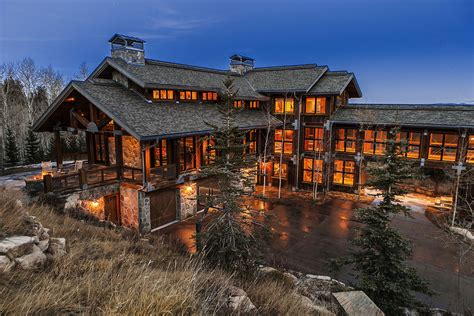 spotlighthometours.com | Winter house, Luxury cabin, Tiny cottage