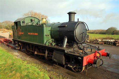 GREAT WESTERN RAILWAY STEAM LOCOMOTIVE BRINGS A TASTE OF THE WEST COUNTRY TO THE SWANAGE RAILWAY