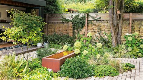 Small garden water feature ideas: 10 decorative designs for little ...