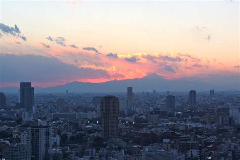 Mt. Fuji sunset from Tokyo Tower | The sun sets behind Mt. F… | Flickr