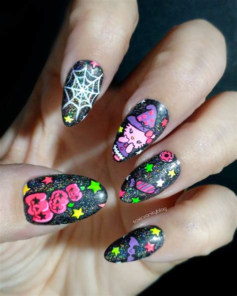 Sil | Freehand Nail Art on Instagram: “HELLO KITTY WITCH Hoy os ...