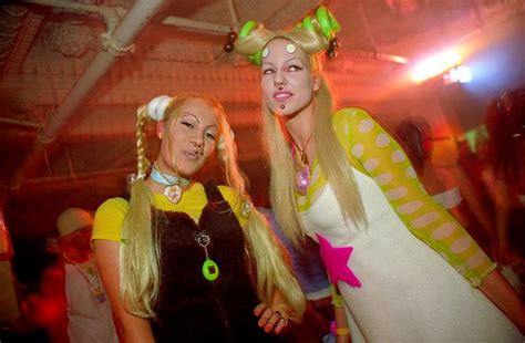 22 Photos That Show Just How Insane '90s Rave Culture Really Was | 90s rave, 1990s rave, Rave ...