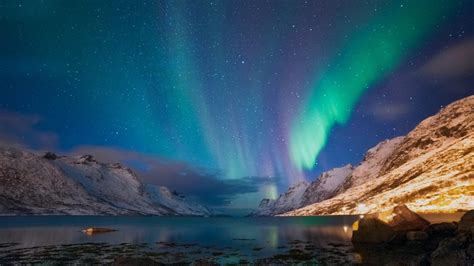 aurora borealis northern lights : Windows 10 Spotlight Image ...