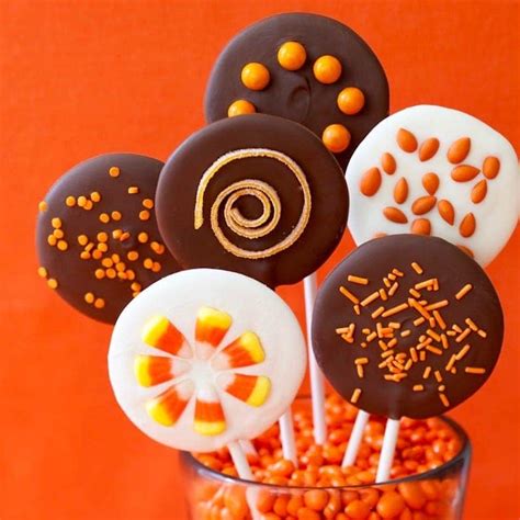 Easy Halloween Chocolate Lollipops | Tara Teaspoon