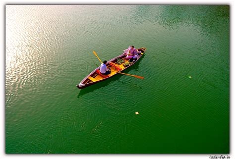 go2india.in : Family boating in Bhimtal