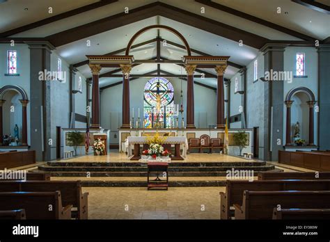 Catholic church altar sanctuary hi-res stock photography and images - Alamy