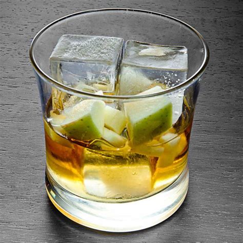 5 Rye Whiskey Cocktails That Will Put a Smile on Your Face