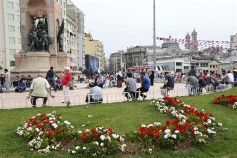 Taksim Square | Istanbul | Pictures | Turkey in Global-Geography