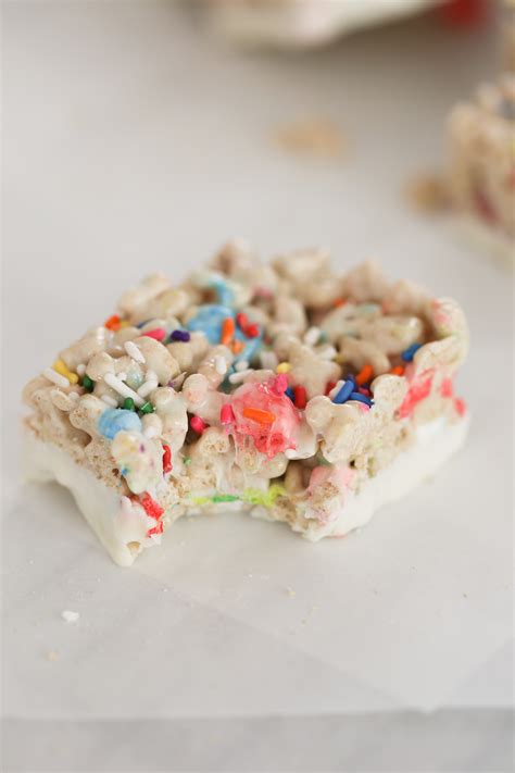 Lucky Charms Cereal Bars - Handful of Sugar