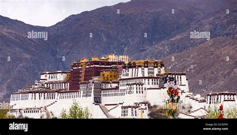 Potala palace, former Dalai Lama residence in Lhasa - Tibet Stock Photo ...