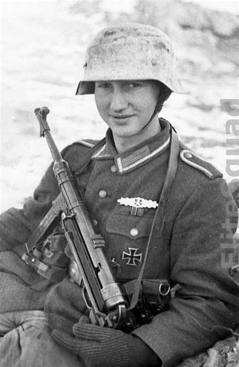 WW2 Photo German soldier with an MP 40 on the Eastern Front 1944 WWII ...