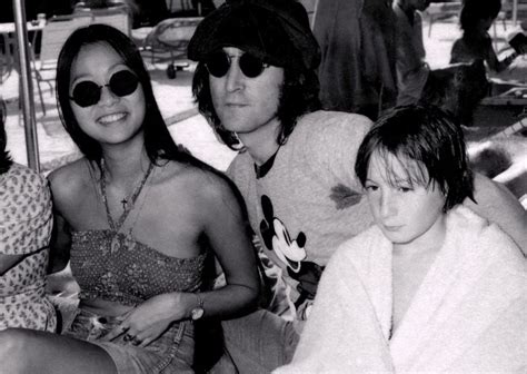 35 Vintage Photos of May Pang and John Lennon During Their Dating Days ...