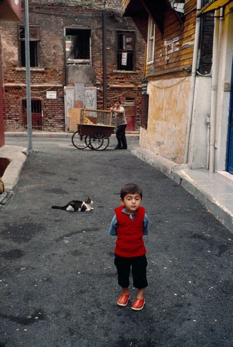 Alex Webb, TURKEY. Istanbul. 2004. Beyoglu (between Cihangir and ...