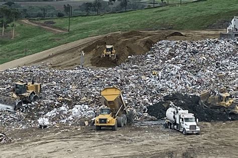 Chiquita Canyon landfill fire may pose short-term health risks but no ...