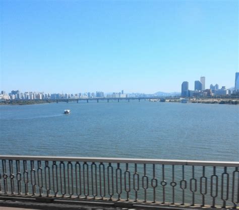 The Han River from the Subway – Photo Wednesday – Modern Seoul