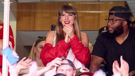 Taylor Swift Causes Media Frenzy Cheering on Travis Kelce at Kansas City Chiefs Game Amid Dating ...