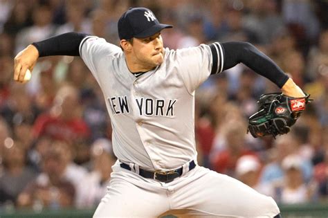 Yankees' Tommy Kahnle barely avoids injury after dugout tantrum