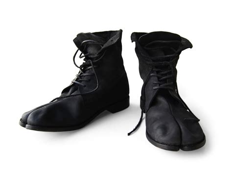 Boots, Minimalist shoes, Tabi shoes