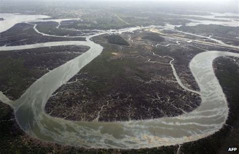 Nigeria police bodies found in Niger Delta after ambush - BBC News