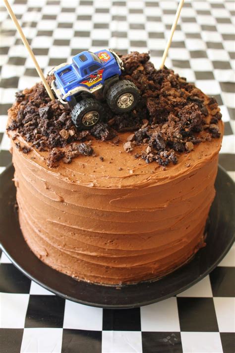 √ Moster Truck Cake