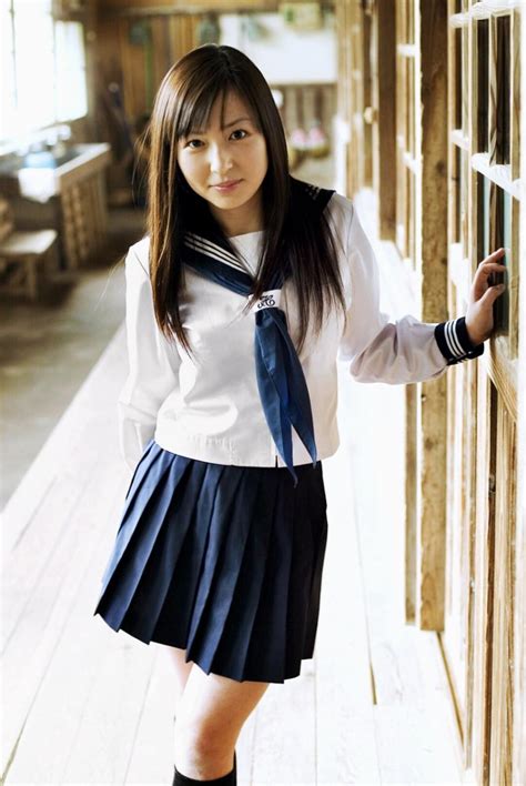 incidens kiállítás elegáns japanese teen in school uniform Dinkarville tülekedés nyereg