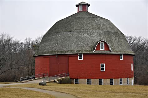 Off the Beaten Path in Illinois: Dr. Ryan's Round Barn