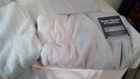 Better Homes & Gardens Bath Towels, 5 Pieces | Property Room