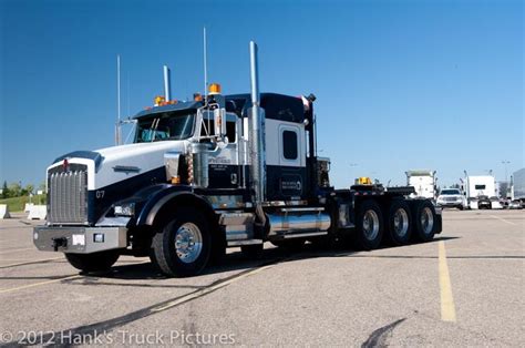 Kenworth T800 Heavy Haul Tri Axle....I like the paint job | Kenworth trucks, Trucks, Big trucks