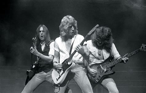 Classic Tracks: Status Quo 'Rockin' All Over The World'