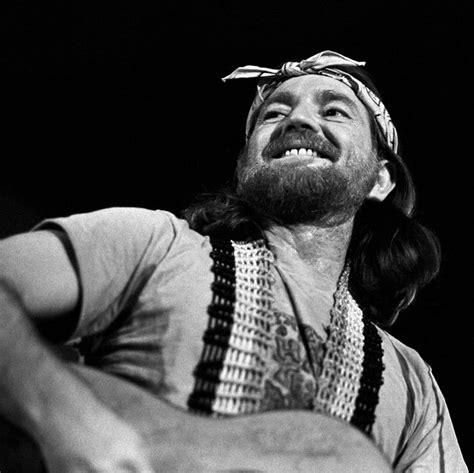 Willie Nelson in black and white | www.stillisstillmoving.com