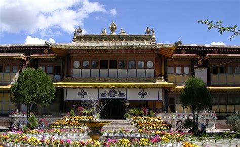 Holy City Lhasa Tour | Himkala Adventure