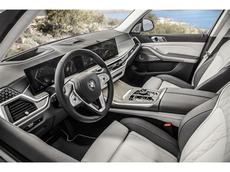 2023 BMW X7 Pictures: | U.S. News