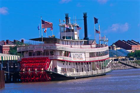 Riverboat Natchez docked along the Riverwalk, French Quarter, New Orleans, Louisiana, USA ...