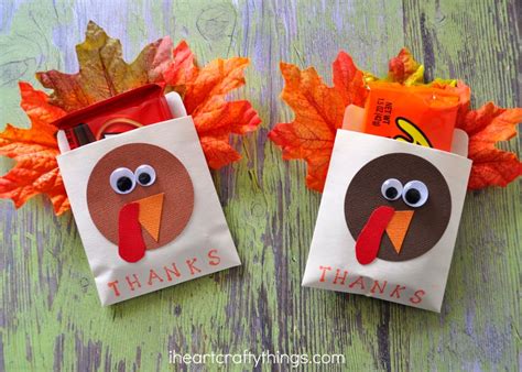 DIY Thanksgiving Turkey Party Favors - I Heart Crafty Things