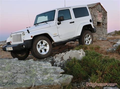 jeep-wrangler-sahara-111