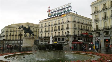 Una de las dos fuentes de la Puerta del Sol | La puerta del sol ...