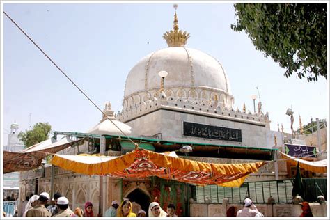 Ajmer Sharif Dargah | History, Architecture, How to Reach & More