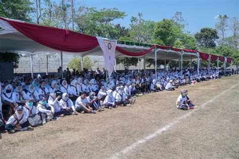 Welcoming New Students in Diponegoro University Editorial Photo - Image ...