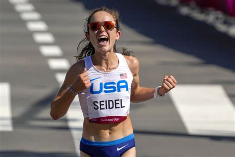 Molly Seidel wins bronze in Olympic marathon after battle through heat, humidity