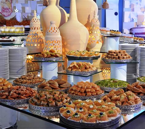 Bahraini pots finishing off an Iftar buffet