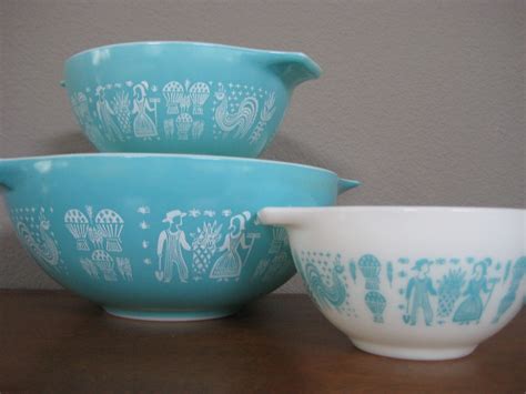 Vintage pyrex mixing bowls Amish blue set of 3