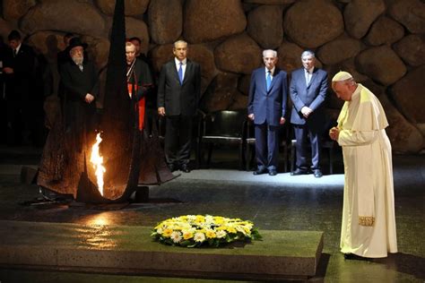 Pope Lays Wreath at Tomb of Zionism’s Founder - 12160 Social Network