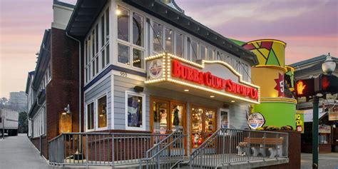 Gatlinburg, TN | Hours + Location | Bubba Gump Shrimp Co. | Seafood ...