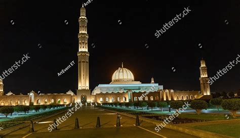 Sultan Qaboos Grand Mosque at night. Muscat. Sultanate of Oman ...