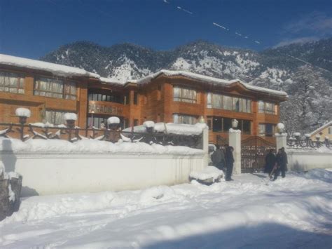 Best Price on Hotel Paradise Inn in Pahalgam + Reviews!