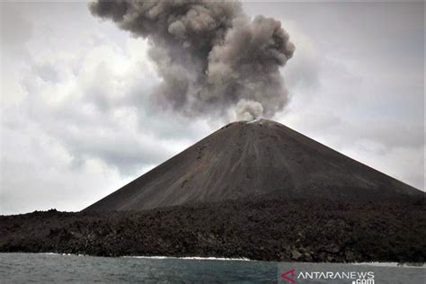 Volkanolog ITB sampaikan serba-serbi Gunung Krakatau - ANTARA News Banten