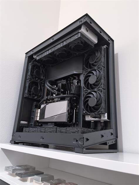 Big case, minimal build, full custom loop : r/Phanteks