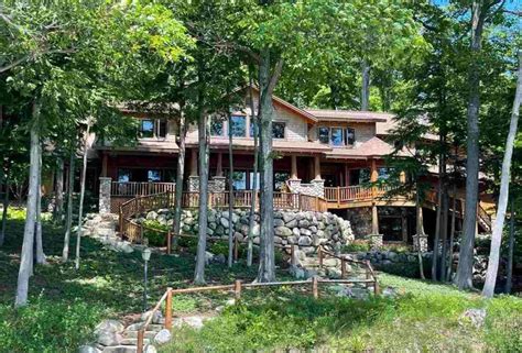 Dream Home: Petoskey house has lake side deck, 3-season room