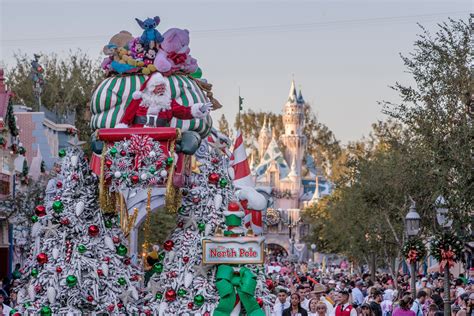 Disneyland Christmas Parade 2025 - Nert Evangelin