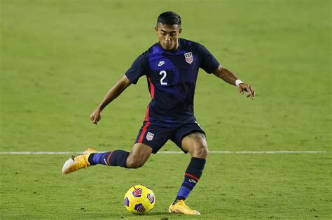 Tottenham in talks with USA starlet Julian Araujo over a summer move